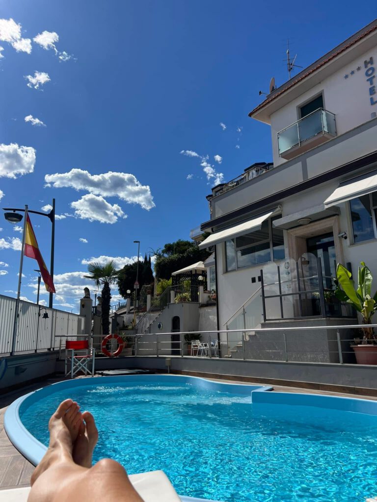 Un dettaglio della piscina dell'Hotel Daria di Pietra Ligure