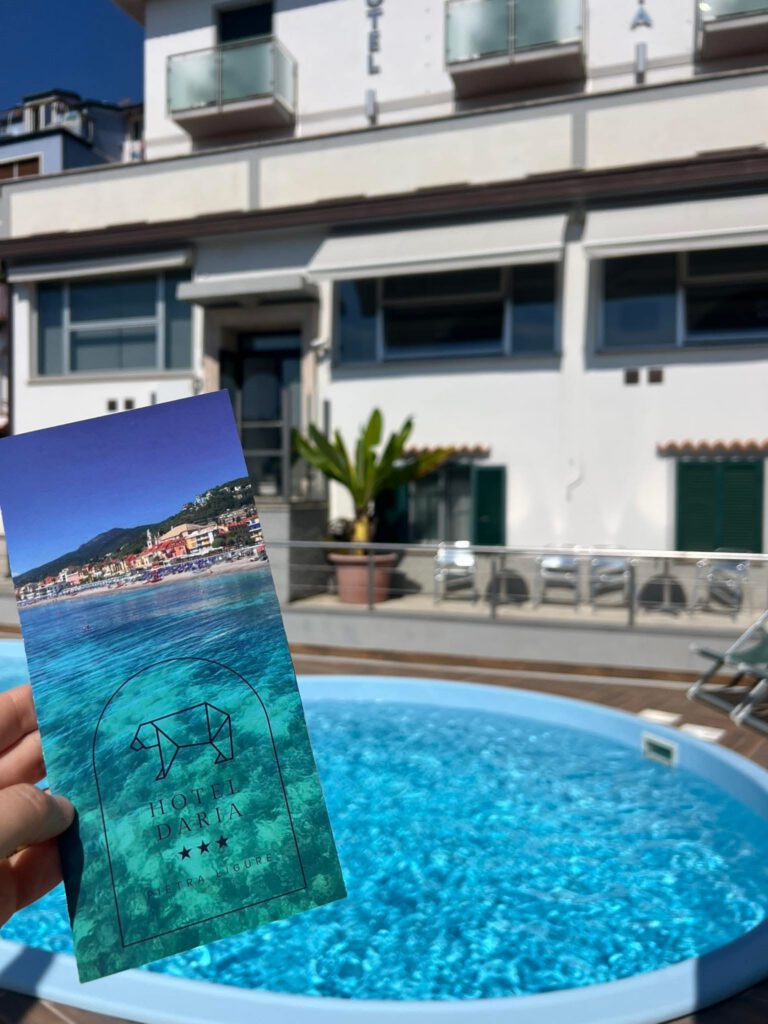 Un dettaglio della nostra piccola piscina all'Hotel Daria di Pietra Ligure