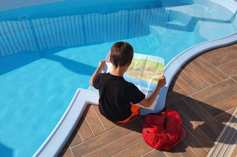 La piscina dell'hotel Daria a Pietra Ligure