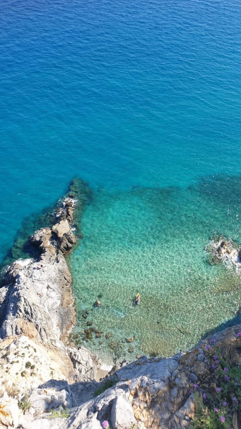 Spiegge nei dintorni di Pietra Ligure Baia dei Saraceni